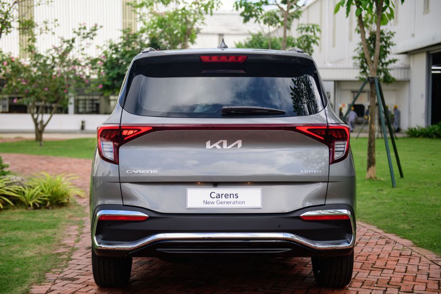 duoi-xe-kia-carens-2023