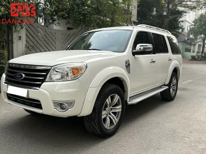 Thiết kế ngoại thất mạnh mẽ, hầm hố của Ford Everest 2012