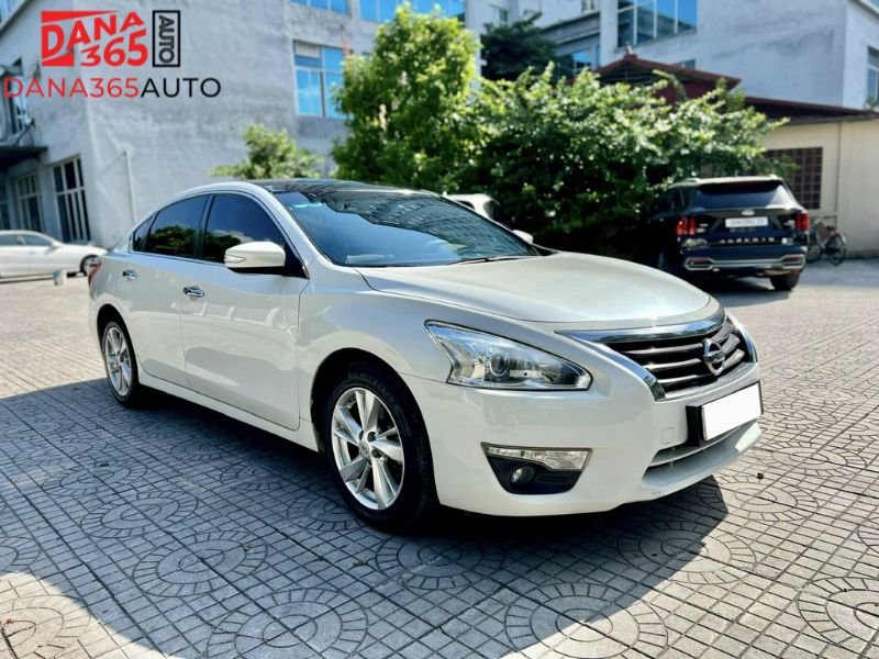 Nissan Sunny 2013 cũ có thiết kế lịch lãm, đơn giản