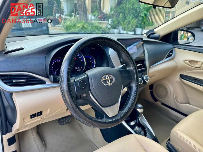 Khu vực lái Toyota Vios 2018