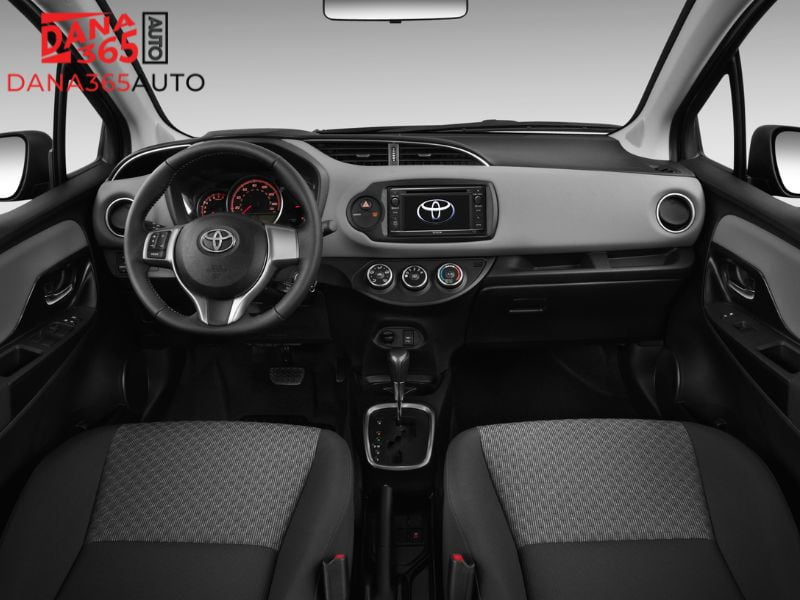 Khoang nội thất của Toyota Yaris 2015 - 2016 cũ