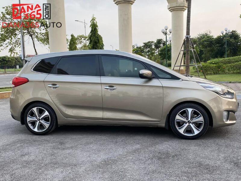 Ngoại hình tổng thể của Kia Rondo 2015 cũ