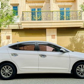 Hyundai Elantra 1.6 MT 2019