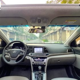 Không gian nội thất Hyundai Elantra 1.6 AT 2016