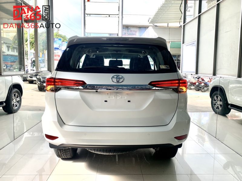 Thiết kế đuôi xe Toyota Fortuner