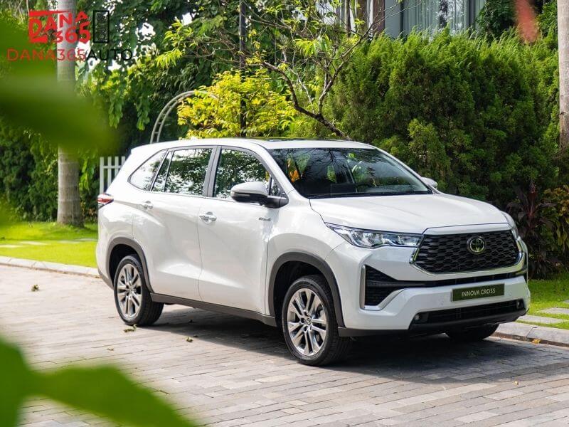 Thân xe Toyota Innova Cross 2023